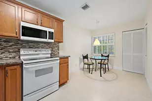 370 Prestwick Cir, Palm Beach Gardens, FL 33418 - Photo 21