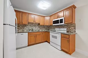 370 Prestwick Cir, Palm Beach Gardens, FL 33418 - Photo 19