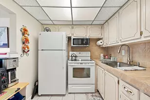 85 Kingswood E, West Palm Beach, FL 33417 - Photo 7
