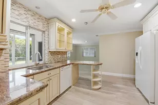 916 Evergreen Dr, North Palm Beach, FL 33408 - Photo 5