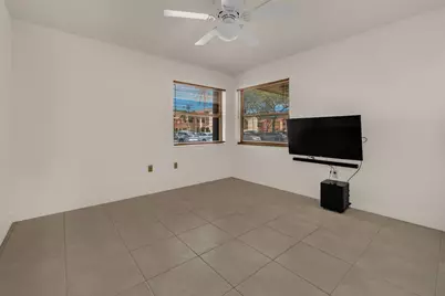 942 SW 113th Terrace, Pembroke Pines, FL 33025 - Photo 9