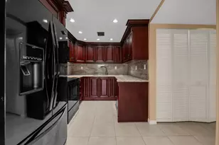 942 SW 113th Terrace, Pembroke Pines, FL 33025 - Photo 11