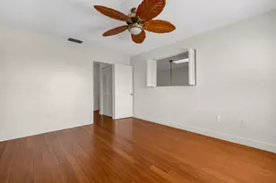 942 SW 113th Terrace, Pembroke Pines, FL 33025 - Photo 17