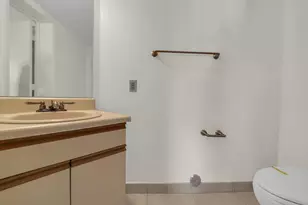942 SW 113th Terrace, Pembroke Pines, FL 33025 - Photo 11