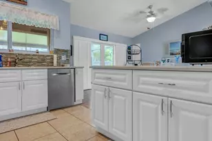 8026 Marshwood Ln, Lake Worth, FL 33467 - Photo 5