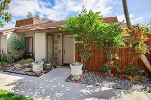 4155 Palm Bay Cir, West Palm Beach, FL 33406 - Photo 3