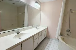 40 Pelican Pointe Dr, Delray Beach, FL 33483 - Photo 23