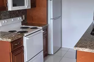 4102 Newport U, Deerfield Beach, FL 33442 - Photo 3