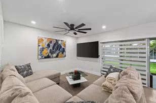 20869 NW 2nd St, Pembroke Pines, FL 33029 - Photo 25