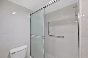20301 W Country Club Dr, Aventura, FL 33180 - Photo 13