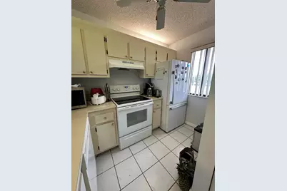 3138 Via Poinciana #317, Lake Worth, FL 33467 - Photo 3