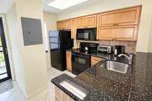 2230 N Cypress Bend Dr, Pompano Beach, FL 33069 - Photo 7