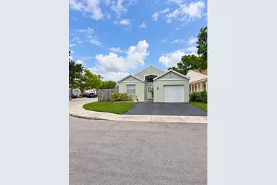 138 SW 159th Way, Sunrise, FL 33326 - Photo 3
