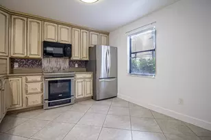1303 Lakeview Dr E, Royal Palm Beach, FL 33411 - Photo 3