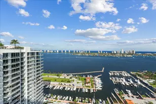 220 Lake Shore Dr, West Palm Beach, FL 33403 - Photo 1