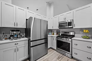 264 Malibu Cir, Greenacres, FL 33413 - Photo 13