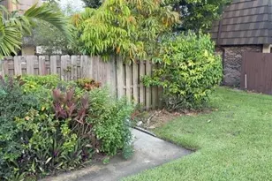 1600 Forest Lakes Cir, West Palm Beach, FL 33406 - Photo 27