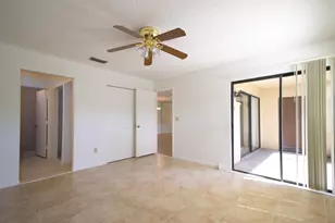 105 Lakeview Dr E, Royal Palm Beach, FL 33411 - Photo 7