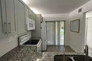 351 Club Cir, Boca Raton, FL 33487 - Photo 17