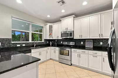 1086 NW Leonardo Circle, Port Saint Lucie, FL 34986 - Photo 11