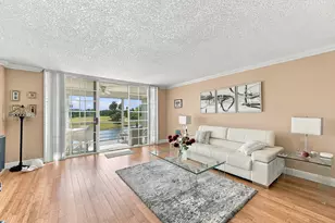 3980 Oaks Clubhouse Dr, Pompano Beach, FL 33069 - Photo 3