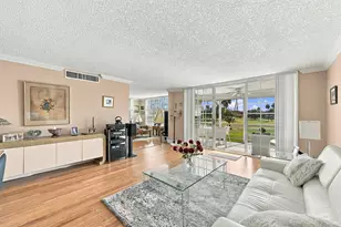 3980 Oaks Clubhouse Dr, Pompano Beach, FL 33069 - Photo 7