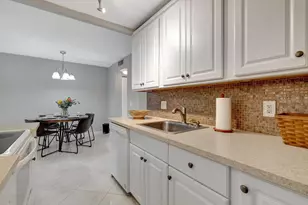 3031 Cornwall B, Boca Raton, FL 33434 - Photo 11