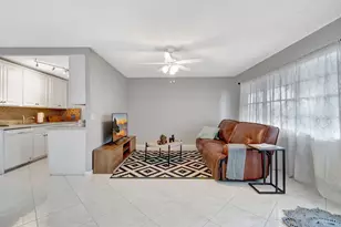 3031 Cornwall B, Boca Raton, FL 33434 - Photo 3