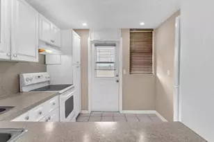 5275 NW 10th Ct, Plantation, FL 33313 - Photo 7