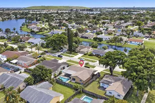 1122 SW 25th Ave, Deerfield Beach, FL 33442 - Photo 9