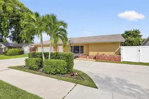 1122 SW 25th Ave, Deerfield Beach, FL 33442 - Photo 5