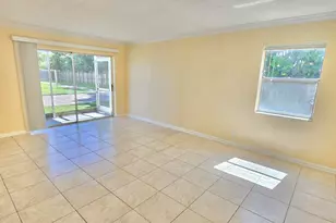 104 SE 10th St, Deerfield Beach, FL 33441 - Photo 3