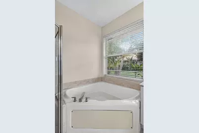 2521 S Coral Trace Circle, Delray Beach, FL 33445 - Photo 23