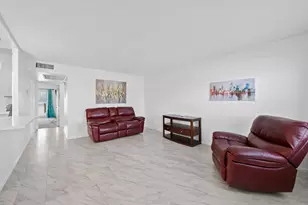 2025 Guildford B, Boca Raton, FL 33434 - Photo 7