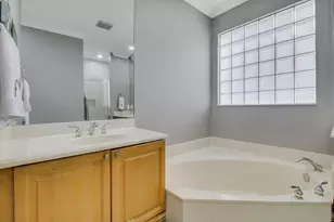 221 Isle Verde Way, Palm Beach Gardens, FL 33418 - Photo 27