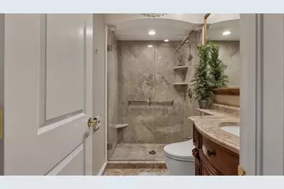 3745 Oaks Clubhouse Drive #V-8, Pompano Beach, FL 33069 - Photo 43