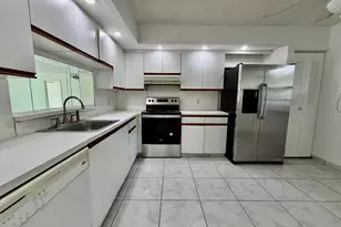 12500 SW 6th St, Pembroke Pines, FL 33027 - Photo 5