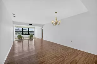 3710 Whitehall Dr, West Palm Beach, FL 33401 - Photo 9