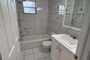 6860 Venetian Dr, Lake Worth, FL 33462 - Photo 9