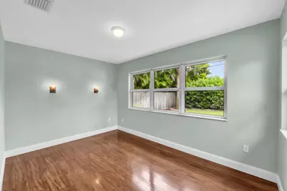 731 NE 49th Street, Oakland Park, FL 33334 - Photo 11