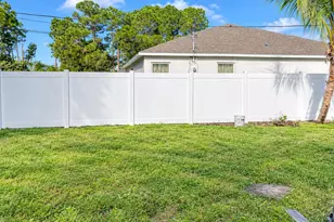 534 NW Billiar Ave, Port Saint Lucie, FL 34953 - Photo 9