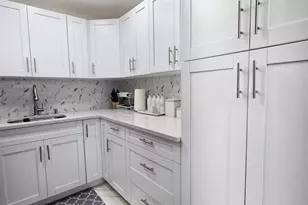 327 Chatham Chatham P, West Palm Beach, FL 33417 - Photo 3