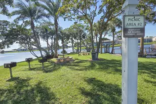327 Chatham Chatham P, West Palm Beach, FL 33417 - Photo 19
