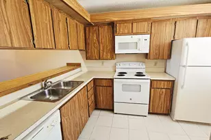 3630 Whitehall Dr, West Palm Beach, FL 33401 - Photo 9