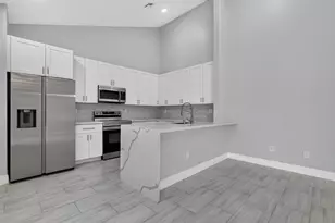 1050 Summit Pl Cir, West Palm Beach, FL 33415 - Photo 3