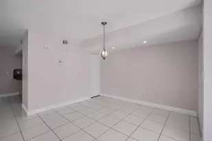 3015 Oaktree Ln, Hollywood, FL 33021 - Photo 11