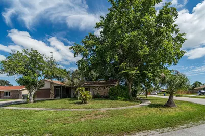 4718 Blue Pine Circle, Greenacres, FL 33463 - Photo 11