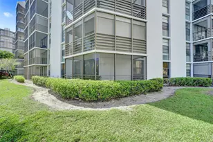 20400 W Country Club Dr, Aventura, FL 33180 - Photo 13