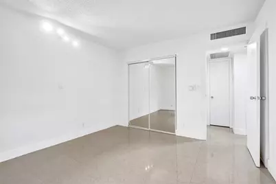 20400 W Country Club Drive #118, Aventura, FL 33180 - Photo 37