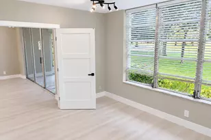 3900 Oaks Clubhouse Dr, Pompano Beach, FL 33069 - Photo 17